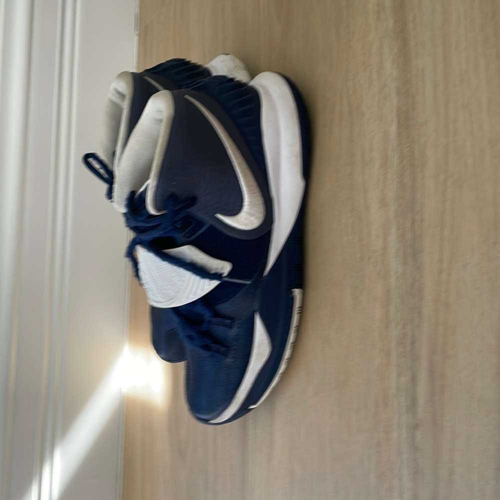 Lightly used kyrie 6 us 8